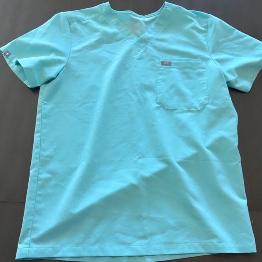 FIGS Leon's 2 Pocket Scrub Top Short Sleeve Aqua - Picture 2 of 3